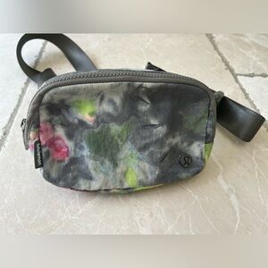 Lululemon Belt Bag - Hyper Dye Multi/Rover